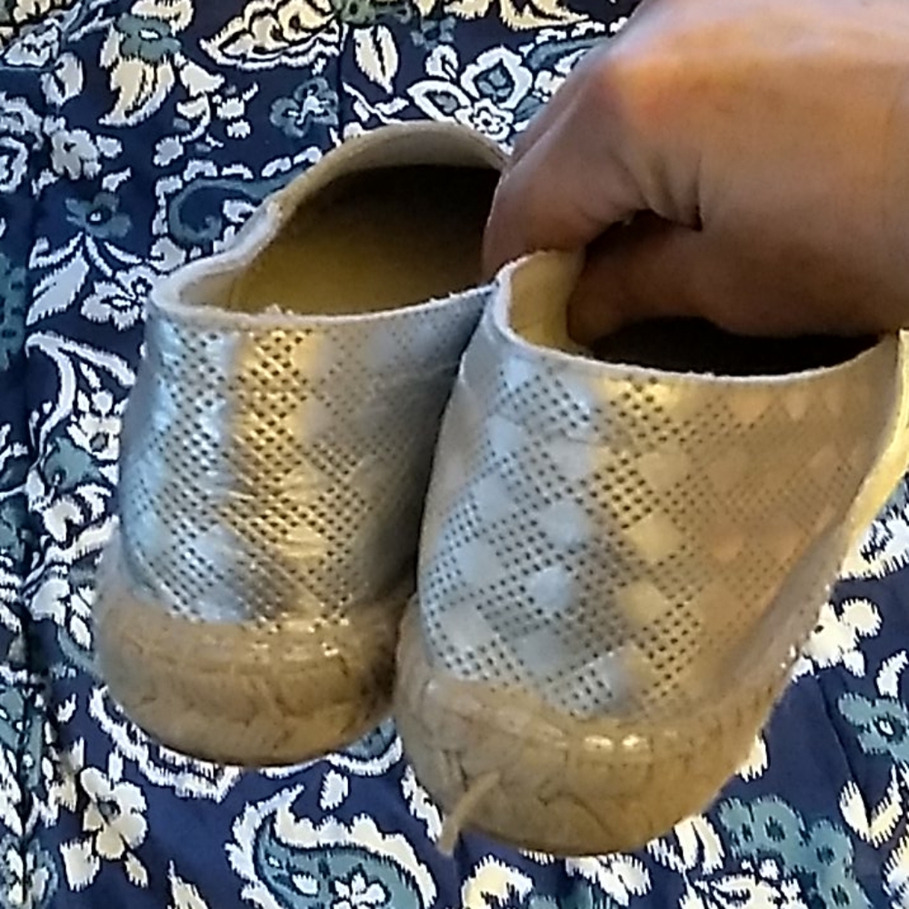 NWOB André Assous Silver Espadrilles Made In Spain - Picture 5 of 8